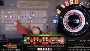 Dual play roulette